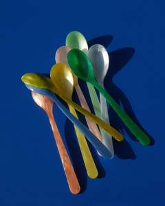 ช้อนตักสลัดหลากสีชุดเสิร์ฟสลัดเรซินสำหรับห้องครัวในบ้านและงานปาร์ตี้ดีไซน์แบบแฮนด์เมด - Product Image 1