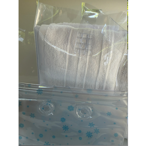 Sac fourre-tout personnalisé en PVC transparent avec soufflet sur 3 côtés, pochette d'emballage de luxe pour serviettes et couvertures avec poignée découpée intégrée - Product Image 2