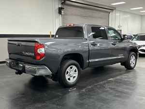 Toyota Tundra SR5 2019, Camioneta, Caja de Cambios Automática, Asientos de Cuero, Cámara Trasera, Portaequipajes de Aleación, Volante a la Izquierda, Tamaño de Neumáticos R17, Combustible Gasolina - Product Image 4