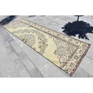 Alfombra Turca, Alfombra Vintage de 3x9.6 pies, Alfombra de Lana con Estampado Animal Marrón y Amarillo - Product Image 1