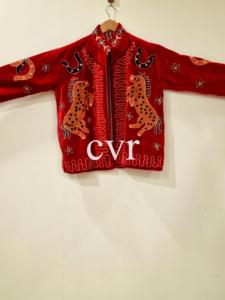 Manteau en velours rouge brodé à la main avec motif animalier, col mandarin, manches longues, grande taille, vêtements d'hiver pour femmes - Product Image 2