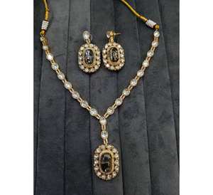 Collier Double Pierre Élégant pour Femme Plaqué Or Quartz Gris pour Mariages et Fiançailles Ensemble de Bijoux de Mode à vendre - Product Image 1