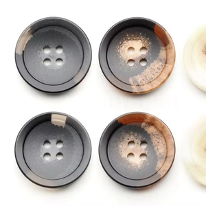 Venta al por mayor de fábrica Patrón mate Botones redondos de resina plástica de 4 agujeros Botones de resina de cuatro agujeros para Suitcoat - Product Image 1