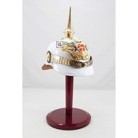 Casque Pickelhaube allemand médiéval en cuir blanc fait à la main, durable, en métal agate, réplique LARP portable de style prussien bavarois