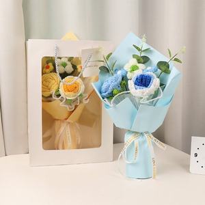 Ramo de Rosas Tejidas a Mano con Lana, Regalo de Graduación para el Día de San Valentín, Flores de Ganchillo al por Mayor para Comercio Exterior - Product Image 2