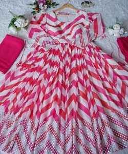 Vêtement de soirée de créateur Saree avec saree imprimé numériquement Marché Surat Gujarat Vêtement ethnique Prix de gros Agrment ethnique - Product Image 6