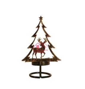 Bougeoir pour décoration de Noël en intérieur Utilisez un bougeoir en métal fini antique dans un arbre de Noël Deign Metal - Product Image 1
