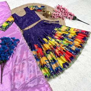 เครื่องแต่งกายที่สวยงามสไตล์โมเดิร์นที่ดีที่สุดในหนัก Chinon lehenga choli กับ dupatta กับพิมพ์เลื่อมเย็บปักถักร้อยทำงานขายส่ง - Product Image 3