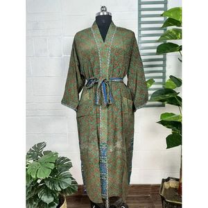 Kimono vintage en crêpe de soie, léger et luxueux, robe de chambre douce et confortable, cadeau idéal pour femme, pour les soirées, tissé pour le printemps - Product Image 1