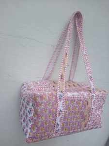 Bolsa de Viaje Deportiva de Lona Acolchada de Algodón, Plegable, con Cierre, Estilo Bohemio Geométrico, Marca HANDBLOCK - Product Image 2