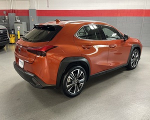 Lexus UX 200 SUV 2022 Usado, Negro, Tracción Delantera, Volante a la Derecha/Izquierda - Product Image 5