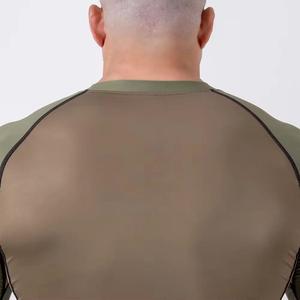 Rashguard personnalisé BJJ MMA à manches longues, respirant, impression par sublimation, anti-UV, séchage rapide, Spandex/Polyester 180g, personnalisable - Product Image 4