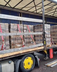 Briquettes de bois de haute qualité à vendre en vrac, combustible écologique pour le chauffage et la combustion, disponible à <span class=keywords><strong>prix</strong></span> avantageux. - Product Image 4