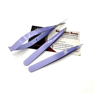 Pinzas para cejas degradadas en blanco púrpura, logotipo personalizado, puntas puntiagudas inclinadas de acero sostenible, Tijera para cejas para dar forma al tinte de cejas - Product Image 1