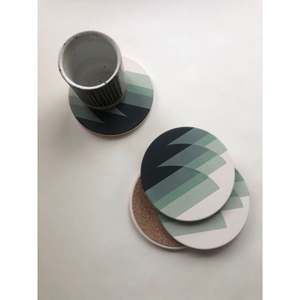 Posavasos de resina hechos a mano con efectos holográficos brillantes e ideales para elevar su Mesa para ocasiones especiales - Product Image 3