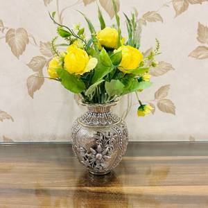 Florero de plata grabado a mano de metal con diseño moderno, perfecto para Decoración de mesa, detalles del hogar y celebraciones especiales - Product Image 1
