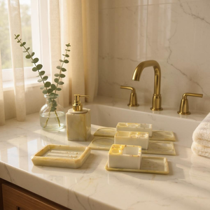 Juego de Baño de Diseño Contemporáneo en Resina Blanca con Acabado en Latón, Fácil de Limpiar - Product Image 1