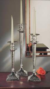 Bougeoirs en métal argenté Bougeoirs vintage décoratifs - Product Image 1