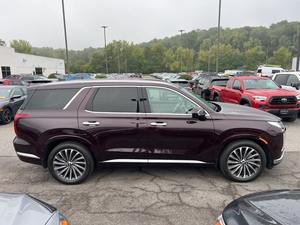 Offre d'occasion Rouge 2024 pour Palisade Gauche AWD avec sièges en cuir, système de navigation, démarrage à distance, toit ouvrant, jantes en alliage R17 - Product Image 6