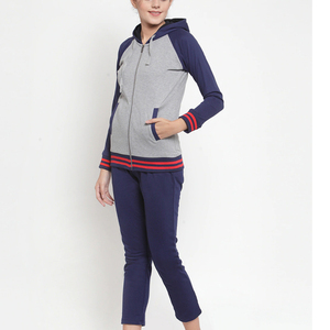 Survêtements d'hiver pour femmes de haute qualité, respirants, fabriqués au Pakistan, logo personnalisable, motif uni, col montant, style décontracté - Product Image 1