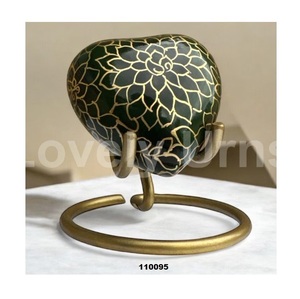 โกศที่ระลึกสำหรับใส่เถ้ากระดูกสัตว์เลี้ยงขนาดเล็กทำจากทองเหลืองรูปหัวใจพร้อมขาตั้งและถุงกำมะหยี่ฟรี - Product Image 1