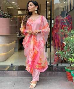 Luxury Stylish Top Palazzo Dupatta Ensemble: conjuntos de lujo Top Palazzo dupatta diseñados con sofisticación y estilo en mente dupattas - Product Image 6