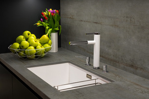 Plans de travail personnalisés en quartz artificiel Carrara Calacata pour cuisines et salles de bain, résistants au feu, pour projets hôteliers - Product Image 1