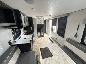 Mobil-home portable en acier de type capsule spatiale F-o-r-e-s-t R-i-v-e-r Ozark 2500TH, modèle 2022, pour la vie en plein air - Product Image 6