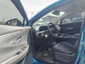 SUV Turbo 2024 Usado, Equipado con Cuero, Emisión Euro VI, Color Azul, con 50000 KM, Volante a la Izquierda, Sin Accidentes - Product Image 3