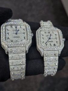 นาฬิกาโมอิสซาไนต์แบบ Iced Out VVS สำหรับผู้ชายและผู้หญิง หน้าปัดเลขโรมัน พร้อมสายแบบตัวล็อค ผ่านการทดสอบเพชร นาฬิกาคอมโบ ขายส่ง - Product Image 3