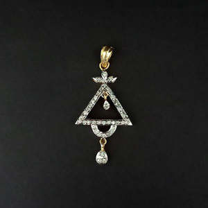 Kriaa AD Patrón de gota de agua Colgante Oro rosa y platino con chapado en rodio Encanto religioso Número 1202171 - Product Image 1