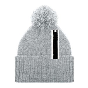 Gorro de Invierno de Punto con Puños y Pompones - Product Image 1