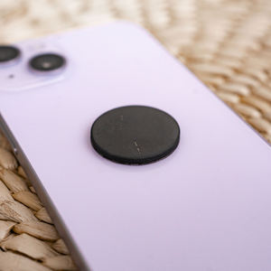 Pegatina redonda pulida de shungita para teléfono, 1.1-1.2 pulgadas (28-30 mm) - Product Image 6