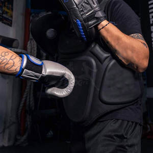 Protector de pecho ligero para práctica de boxeo con acolchado cómodo Almohadilla de pecho de boxeo ajustable con protección contra impactos - Product Image 5