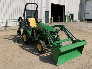 Tracteur John Deere 2026 2025R 70HP 4x4 à transmission par engrenages avec moteur + chargeur + pelle rétrocaveuse (multifonctionnel) - Product Image 2