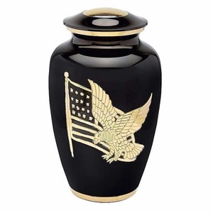 โกศใส่เถ้ากระดูกทองเหลืองสำหรับขี้เถ้าของมนุษย์บินรูปนกอินทรีอเมริกาธงชาติสหรัฐอเมริกาสลักโกศทองเหลือง - Product Image 2