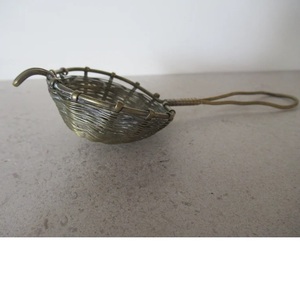 ที่กรองชาทำจากลวดทองเหลืองทำด้วยมือมีด้ามจับที่สง่างามดีไซน์ทนทานเหมาะสำหรับการชงชาแบบหลวมๆและใช้ในครัว - Product Image 1