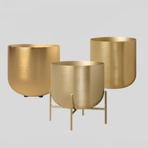 Maceta decorativa de latón con intrincados patrones tallados a mano, perfecta para resaltar sus plantas en un hogar encantador - Product Image 5