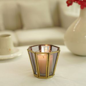 Le bougeoir votif en métal rustique avec antiquité ajoute un charme de style campagnard aux villas de cabines confortables et aux maisons familiales - Product Image 1