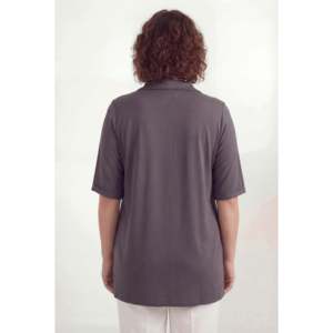 Blusa modal de talla grande con lazo en el cuello, color negro - Product Image 4