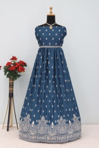 Vêtements de mariage les plus vendus en gros Robe Anarkali en soie de qualité supérieure et Dupatta avec travail de broderie séquentielle - Product Image 5