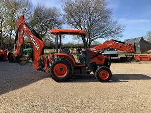 Dependable Kubota M62 Utility Tractor Designed <b>for</b> Land Improvement Drainage Work and Commercial Property Services Easy Function - Product Image 4