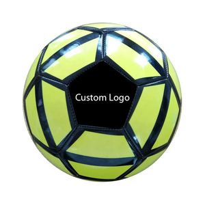 Ballon de football pliable fabriqué au Pakistan, haute rétention d'air, impression de logo personnalisée, cuir PU léger, cousu à la machine - Product Image 6