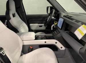 SUV 4x4 de style D110 2025, conduite à gauche, essence, automatique, tout-terrain, toit ouvrant panoramique, sièges en cuir - Product Image 3