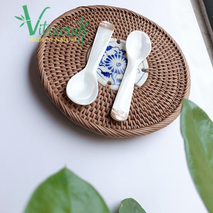 Cuchara de caviar con incrustaciones de concha de abulón Rosa natural Diseño extremadamente único Adecuado para disfrutar de un caviar caro Tamaño 10cm - Product Image 1