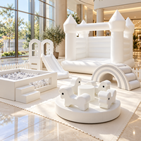 Ensemble de jeux souple pour tout-petits avec piscine à balles blanches, équipement de terrain de jeu intérieur/extérieur pour enfants, idéal pour les fêtes d'anniversaire et la location événementielle