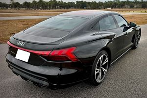 Excellent état, Audi e-tron GT Quattro Prestige 2022 d'occasion, double moteur, transmission intégrale - Product Image 4