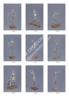 Figurine de yoga en aluminium artisanale, écologique et personnalisée, représentant un corps féminin élégant, style pop art moderne de haute qualité, idéale pour les mariages.
