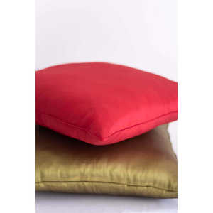 หมอนอิงตกแต่งสีแดงและสีทอง - Product Image 2