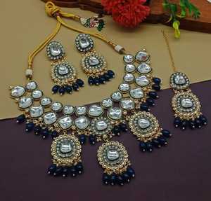 Nuevo diseño chapado en oro tradicional gota perla y piedra tachonado pendiente Mangtika gargantilla collar conjunto y conjunto de joyería para mujer - Product Image 2